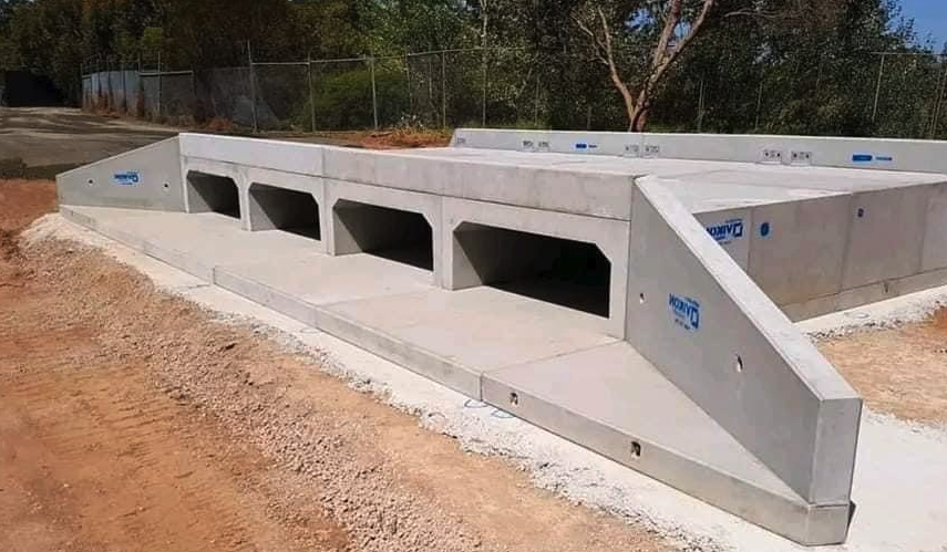 Multi-arch concrete bridge construction